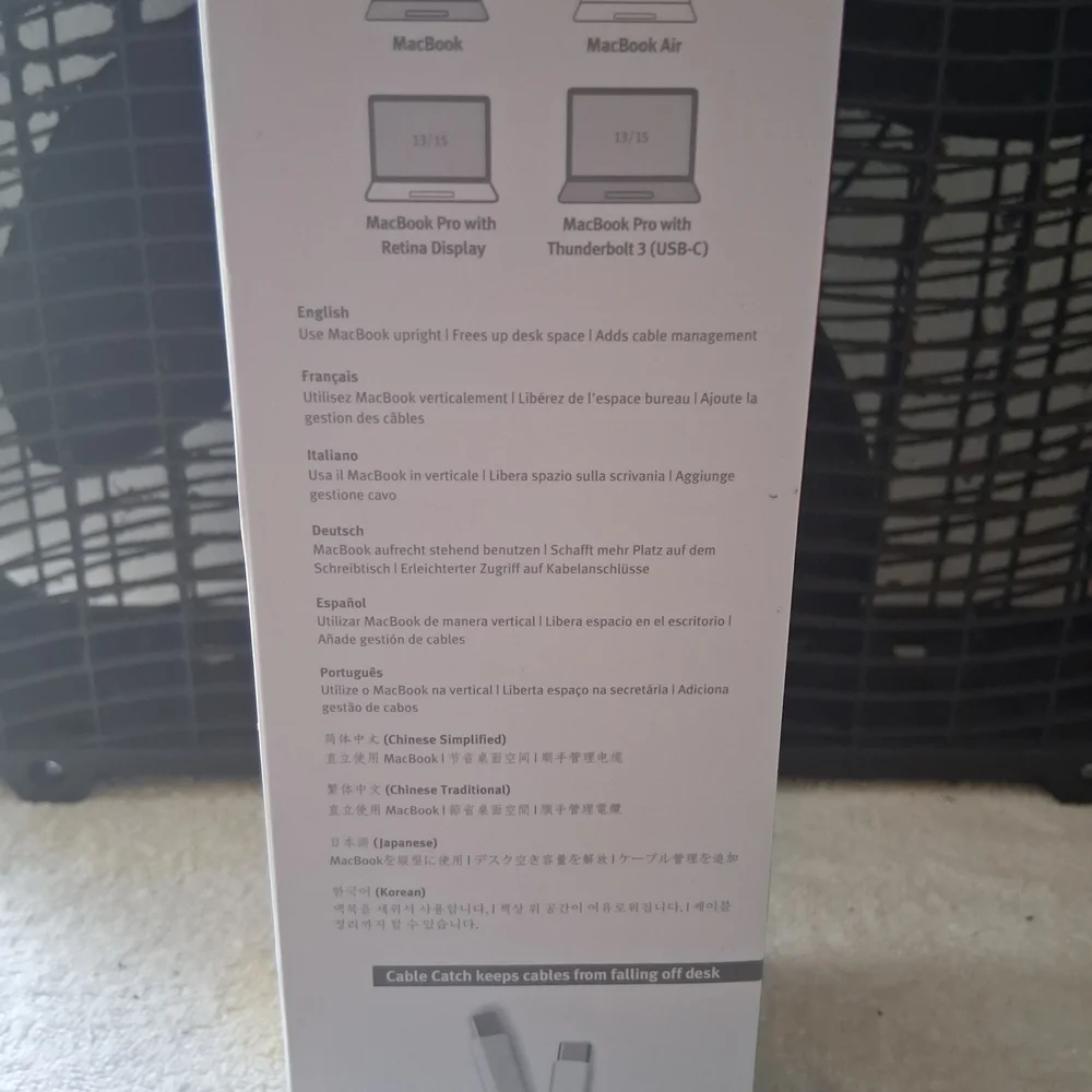 ❄️❄️$25. Apple MacBook in Silver Stand